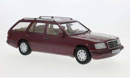 Modelauto Mercedes Classe E Kombi T-Modell (S124) rood 1995 1/18 Triple 9 Collection