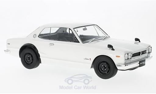 Modelauto Nissan Skyline 2000 GT-R KPGC10 wit RHD 1/18 Triple 9 Collection