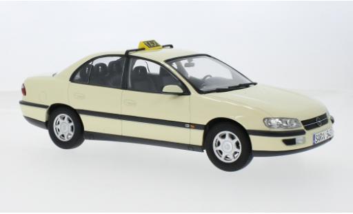 Modelauto Opel Omega B Base B Taxi (D) 1996 1/18 Triple 9 Collection