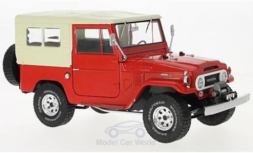 Modelauto Toyota Land Cruiser 40 FJ40 rood/beige 1967 1/18 Triple 9 Collection