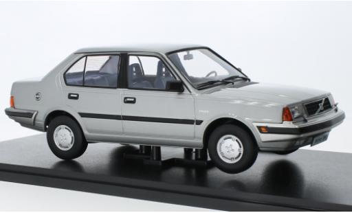 Modelauto Volvo 360 Base d 1987 1/18 Triple 9 Collection