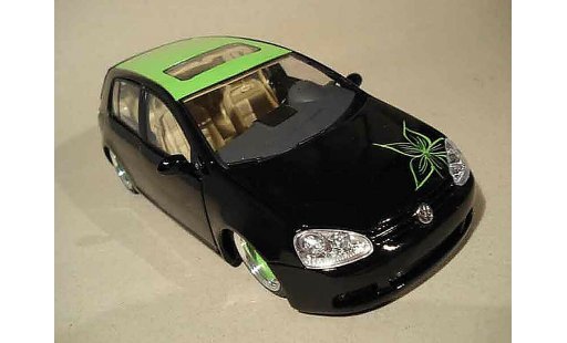 Volkswagen Golf GTI 1/18 Burago german look flower modelauto