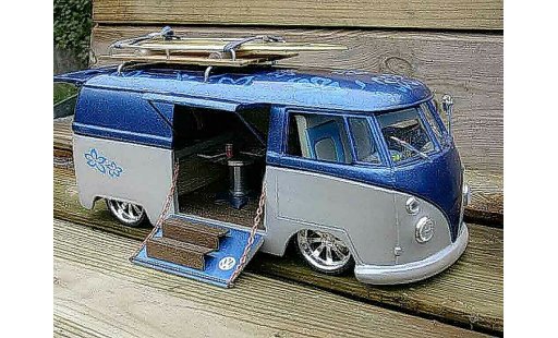 Volkswagen Combi Base 1/18 Solido hawai modelauto