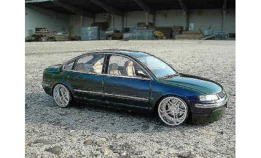 Volkswagen Passat Base 1/18 Welly  modelauto