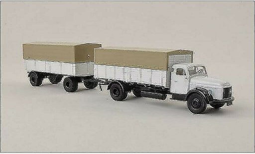 Volvo N88 Base 1/87 Brekina mit zwartem Chassis grijs modelauto