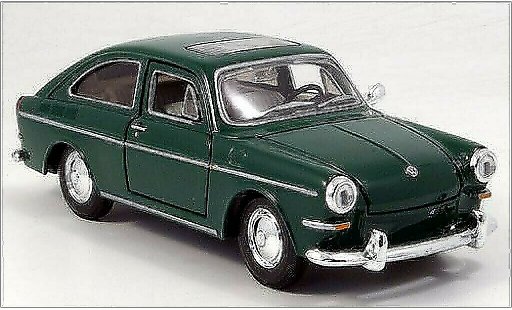 Volkswagen 1600 Base 1/24 Maisto Fastback groen modelauto