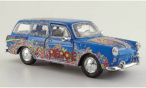 Volkswagen 1600 Variant 1/24 Maisto blauw met Dekor modelauto