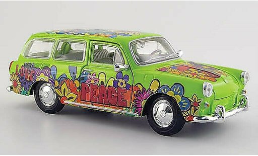 Volkswagen 1600 Variant 1/24 Maisto groen met Dekor modelauto