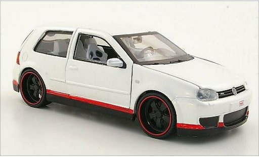 Volkswagen Golf R32 1/24 Maisto Tuningversion metallic wit 2003 modelauto