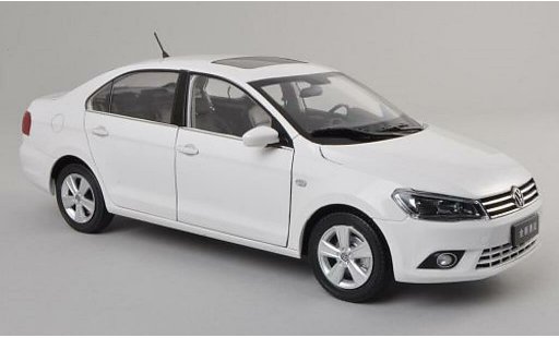 Volkswagen Jetta Base 1/18 Paudi wit 2012 modelauto