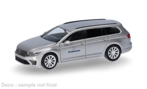 Modelauto Volkswagen Passat Base Variant GTE BW Fuhrpark Service Military 1/87 Herpa
