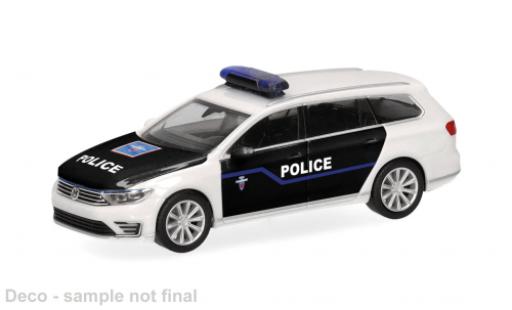 Modelauto Volkswagen Passat Base Variant GTE Politie Paris (F) 1/87 Herpa