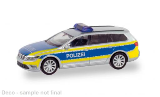 Modelauto Volkswagen Passat Base Variant Politie Niedersachsen 1/87 Herpa