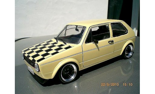 Volkswagen Golf GTI 1/18 Solido beige jantes schmidt capot damier modelauto