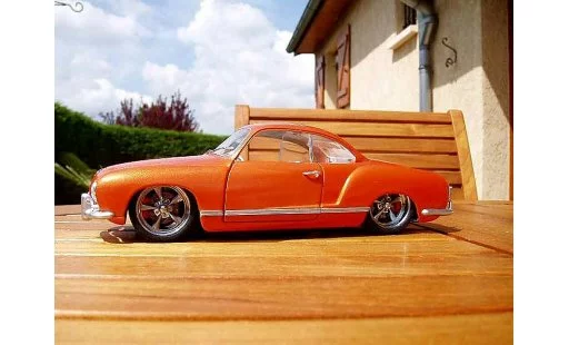 Volkswagen Karmann Base 1/18 Solido oranje pulp modelauto