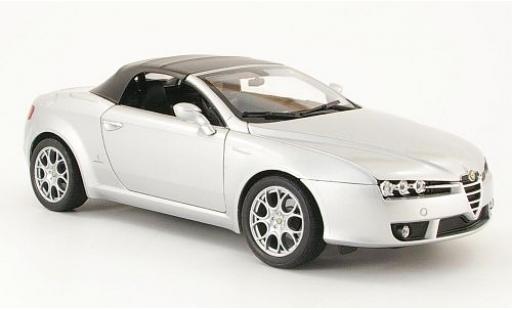 Modelauto Alfa Romeo Spider veloce grijs gesloten 1/18 Welly