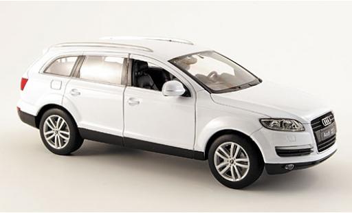 Modelauto Audi Q7 suv wit 1/24 Welly