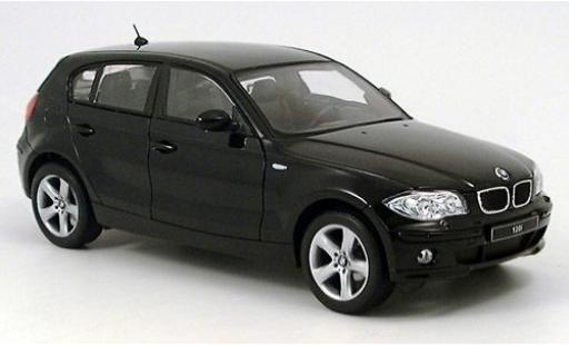 Modelauto Bmw 120 hatchback i zwart 1/18 Welly