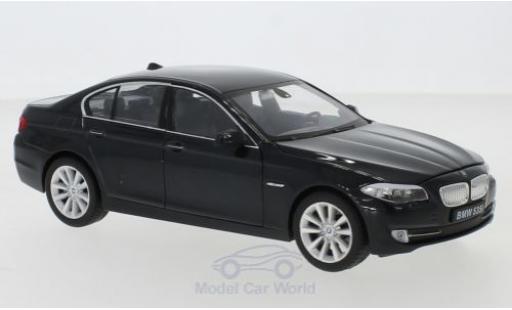 Modelauto Bmw 535 berline i (F10) metallic zwart 1/24 Welly