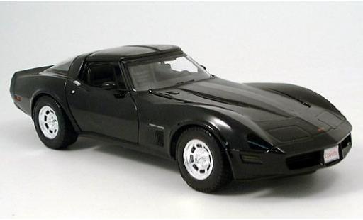 Modelauto Chevrolet Corvette Coupe zwart 1982 1/18 Welly