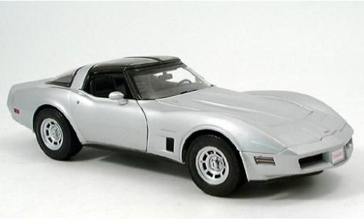 Modelauto Chevrolet Corvette Coupe grijs 1982 1/18 Welly