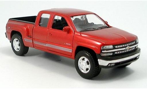 Modelauto Chevrolet Silverado pickup Extended Cab rood 1/24 Welly