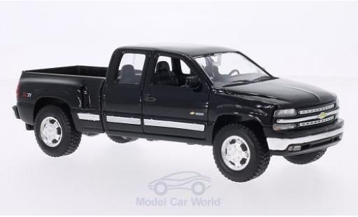 Modelauto Chevrolet Silverado pickup zwart 1999 1/24 Welly
