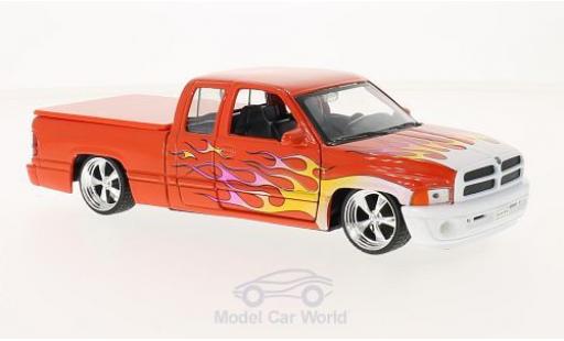 Modelauto Dodge RAM pickup Quad Cab 1500 Sport oranje/Dekor 1/24 Welly