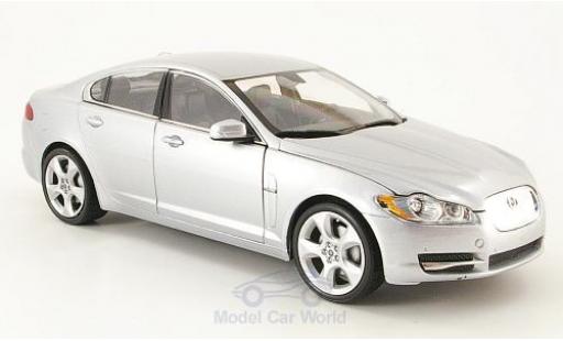 Modelauto Jaguar XF Base grijs 1/24 Welly