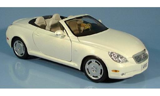 Modelauto Lexus SC 430 Cabriolet met. wit 1/18 Welly