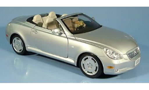 Modelauto Lexus SC 430 Cabriolet grijs 1/18 Welly