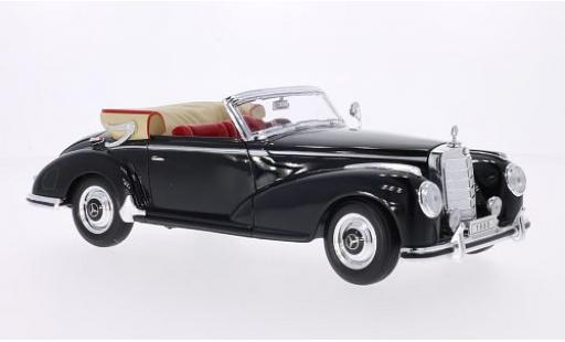 Modelauto Mercedes 300 Cabriolet S zwart 1955 1/18 Welly