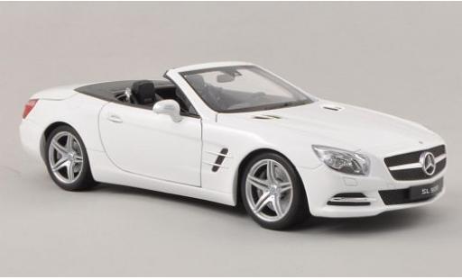 Modelauto Mercedes SL Base 500 (R231) metallic wit 2012 kap ougroen 1/18 Welly