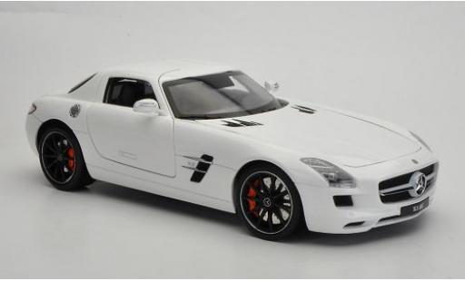 Modelauto Mercedes SLS Coupe AMG (C197) wit (GTA Edition) 1/18 Welly