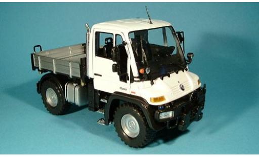 Modelauto Mercedes Unimog U300-U5023 U400 wit 1/24 Welly