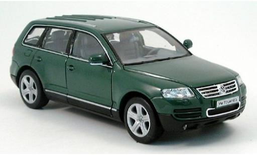 Modelauto Volkswagen Touareg Base dk. groen 2002 1/24 Welly