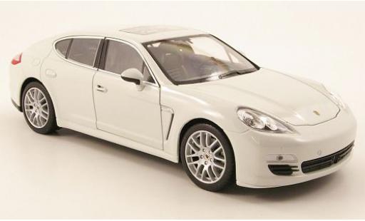 Modelauto Porsche Panamera S wit 1/24 Welly