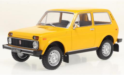 Modelauto Lada Niva Base oranje 1/24 WhiteBox