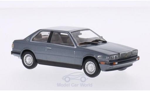 Modelauto Maserati Biturbo Coupe metallic grijs 1/43 WhiteBox