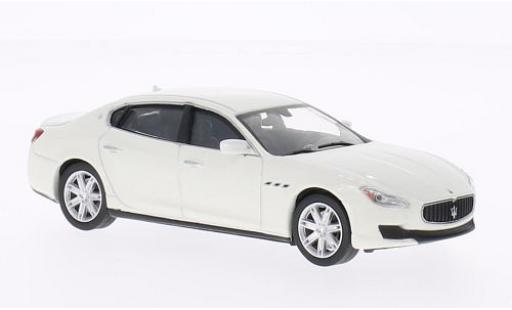 Modelauto Maserati Quattroporte GTS wit 2013 1/43 WhiteBox