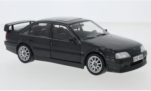 Modelauto Opel Omega Evolution 500 zwart 1991 1/24 WhiteBox