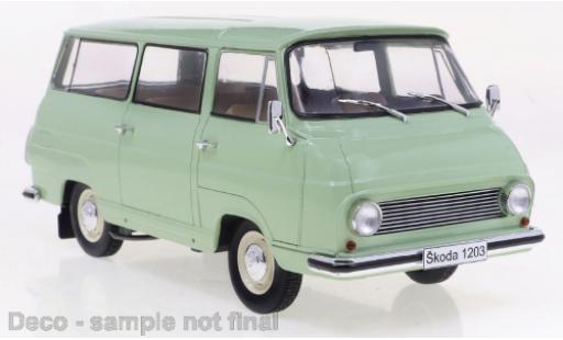Modelauto Skoda 1203 Base la chaux 1968 1/24 WhiteBox