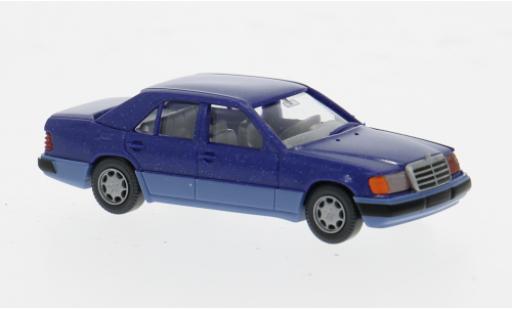 Modelauto Mercedes 260 Base E (W124) blauw 1984 1/87 Wiking