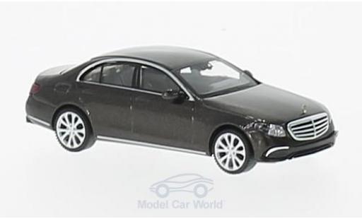 Modelauto Mercedes Classe E Base (W213) Exklusive metallic bruin 1/87 Wiking